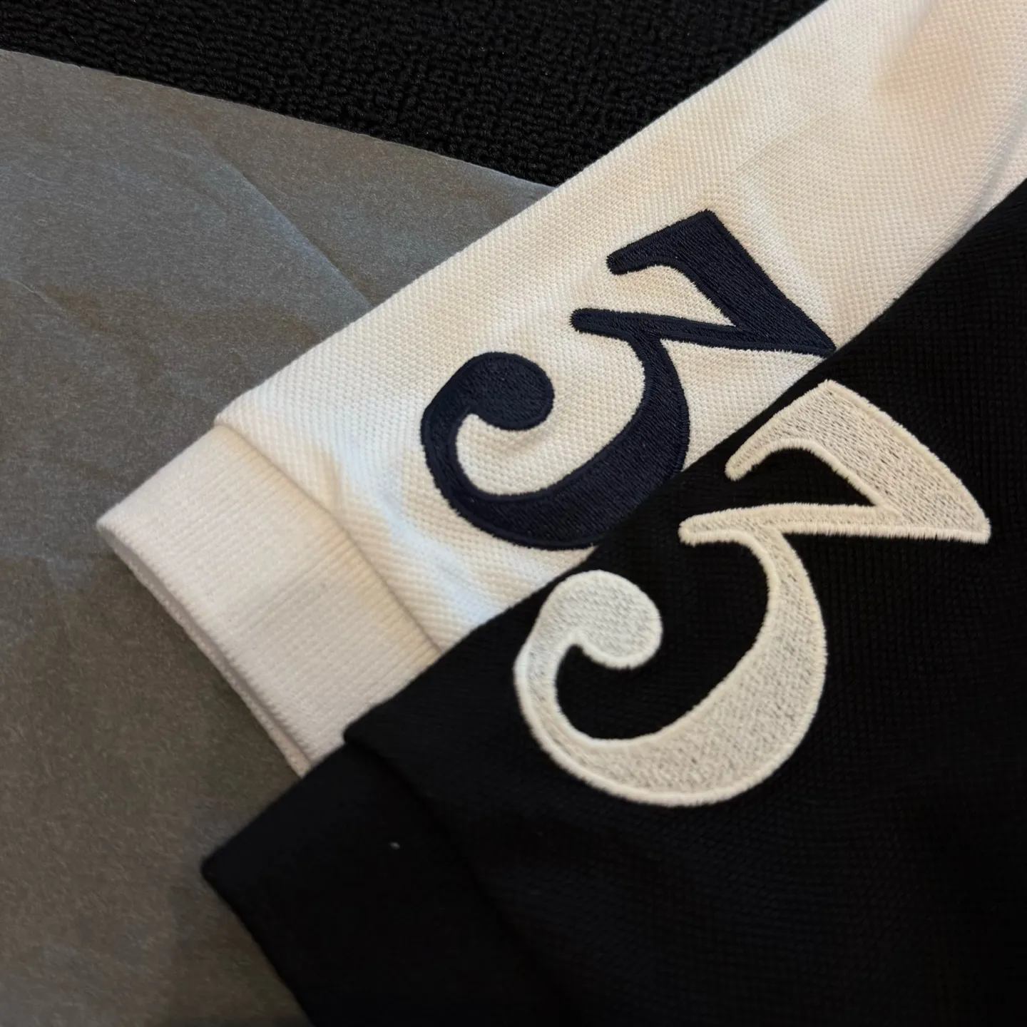 P160 Style number: RL04 (four colors) Ralph Lauren/Ralph Lauren basic Malaysian embroidery logo Big Pony Polo shirt T-shirt short-sleeved original fabric 100% piqué cotton, imported embroidery logo on the chest, "3" patch logo on the cuffs, custom threaded collar, Malaysian embroidery, the highest version, suitable for business and leisure daily use! 🌘Two-button placket, laser logo pearlescent resin buttons, cuffs and hem using double-thread sewing technology, different currency versions, full set of original three-label accessories!   Size chart: S M L XL XXL Color #Navy Black Gray White